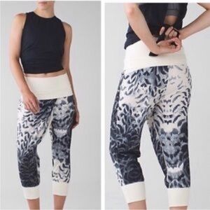 Lululemon Dance to Yoga Pant Angel Wing Print Size 4